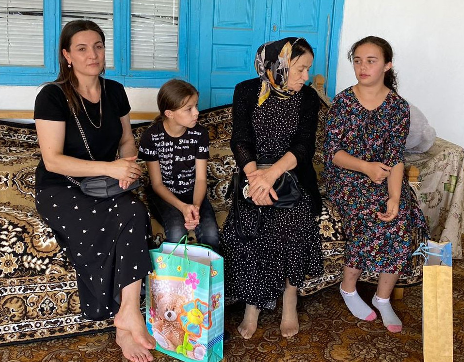 Специалисты Комплексного центра Дахадаевского района поддержали Всероссийскую акцию «Помоги пойти учиться»